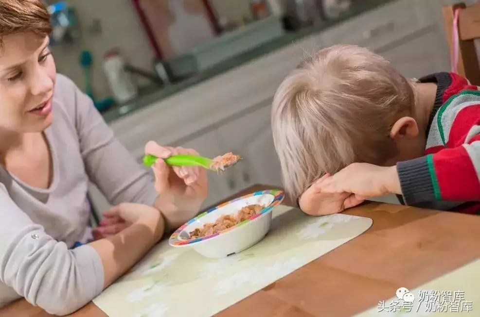 十个月宝宝不爱吃饭，原因解析与对策探讨